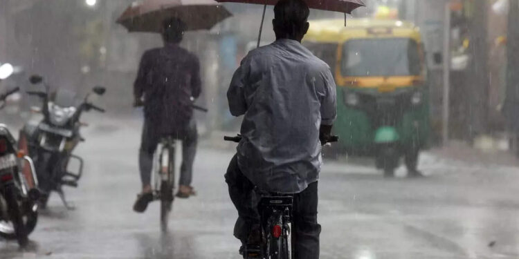 ഇന്നും-നാളെയും-എട്ട്-ജില്ലകളിൽ-തീവ്രമഴ;-യെല്ലോ,-ഓറഞ്ച്-അലേർട്ടുകൾ-പ്രഖ്യാപിച്ച്-കാലാവസ്ഥാ-വകുപ്പ്