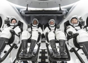 സ്‌പേസ്-എക്‌സ്-പേടകത്തിലെ-ടോയ്‌ലറ്റിന്-ചോര്‍ച്ച;-സഞ്ചാരികള്‍-പ്രത്യേക-അടിവസ്ത്രം-ഉപയോഗിക്കേണ്ടി-വരും