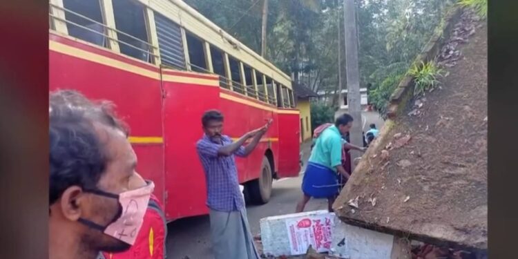 കാത്തിരിപ്പ്-കേന്ദ്രത്തിലേക്ക്-ബസ്-പാഞ്ഞുകയറി-പരിക്കേറ്റയാള്‍-മരിച്ചു