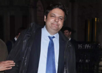 മാതാപിതാക്കൾ-ചെലവിന്-തരണം,-തൊഴിൽ-രഹിതനായ-ഓക്‌സ്‌ഫോർഡ്-ബിരുദധാരിയെ-കണ്ടം-വഴി-ഓടിച്ച്-കോടതി