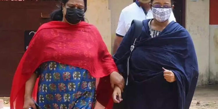 എല്ലാ-ചോദ്യങ്ങള്ക്കും-ഉത്തരം-ഉണ്ട്,-മാധ്യമങ്ങളില്-നിന്ന്-ഒളിച്ചോടില്ലെന്ന്-സ്വപ്ന-സുരേഷ്