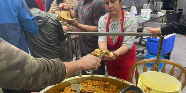 കാനഡയില്‍-വെള്ളപ്പൊക്കത്തില്‍-വലഞ്ഞ-3000-പേര്‍ക്ക്-ഭക്ഷണം-നല്‍കി-സിഖ്-സമൂഹം