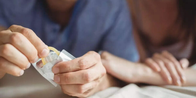 condoms-|-കോണ്ടം-ഉപയോഗിക്കാറുണ്ടോ?-അറിയണം-ഈ-പാർശ്വഫലങ്ങൾ;-ഒഴിവാക്കാൻ-മാർഗ്ഗങ്ങളുണ്ട്