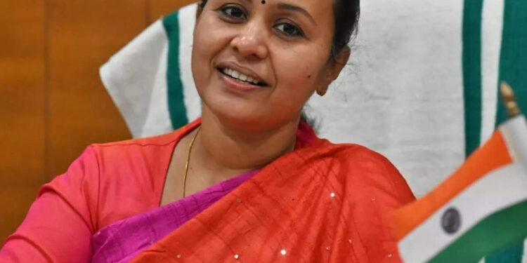 ഒമിക്രോൺ-വകഭേദം;-സാഹചര്യം-വിലയിരുത്തുകയാണെന്ന്-ആരോഗ്യമന്ത്രി