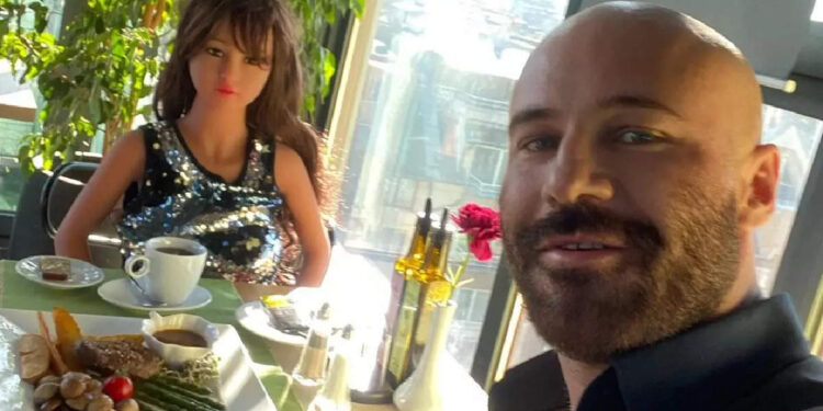 രണ്ടാം-സെക്സ്-ഡോൾ-ഭാര്യയുമായി-ഹണിമൂൺ-ആഘോഷിച്ച്-കസാക്കിസ്ഥാനി-ബോഡിബിൽഡർ-യൂറി