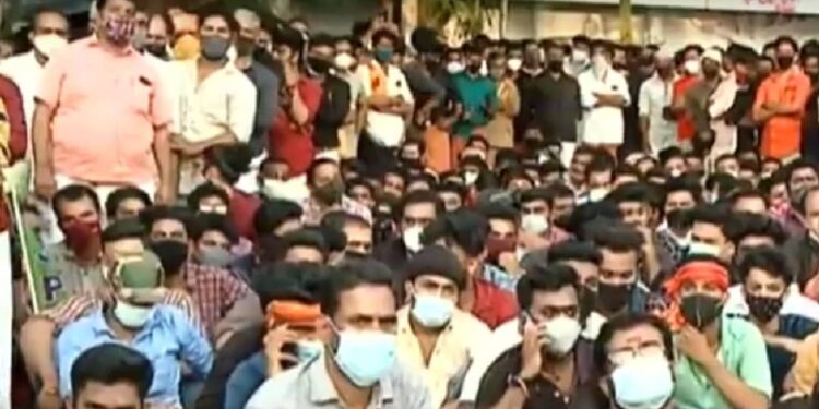നിരോധനാജ്ഞ-ലംഘിച്ച്-തലശ്ശേരിയില്‍-സംഘപരിവാര്‍-സംഘടനകളുടെ-പ്രതിഷേധം