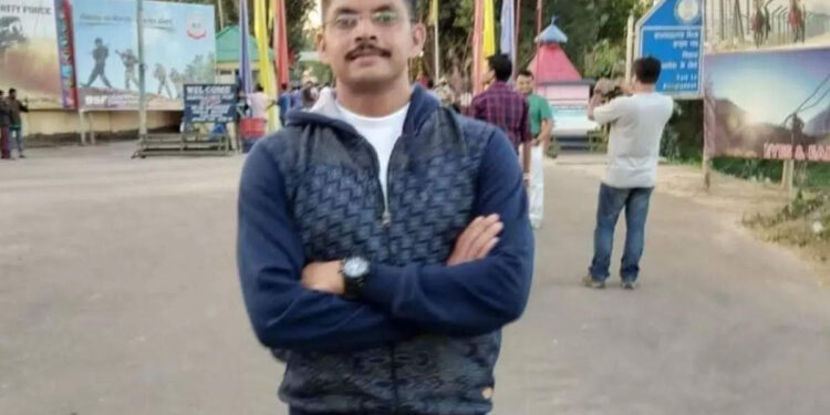 കേരളം-പ്രളയത്തെ-നേരിട്ടപ്പോൾ-നാടിന്‍റെ-രക്ഷയ്ക്കായി-പ്രയത്നിച്ച-സൈനികൻ;-പ്രദീപിന്-ആദരാഞ്ജലികളുമായി-മുഖ്യമന്ത്രി