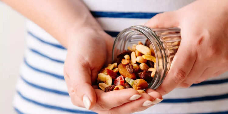 weight-loss-:-അമിതഭാരം-നിയന്ത്രണത്തിൽ-കൊണ്ടുവരാം,-കഴിക്കേണ്ട-നട്സ്-ഇവയെല്ലാം