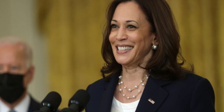 വൈസ്-പ്രസിഡന്റ്-കമലാ-ഹാരിസും-ബ്ലൂടൂത്ത്-ഹെഡ്ഫോണും-തമ്മില്