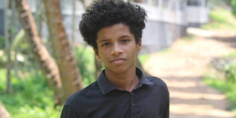 ട്രാക്കിൽനിന്ന്-മാറാനായില്ല,-മലപ്പുറത്ത്-സ്വകാര്യ-ബസ്-തട്ടി-പ്ലസ്-ടൂ-വിദ്യാര്‍ഥിക്ക്-ദാരുണാന്ത്യം