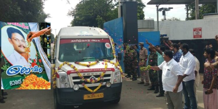 ധീരജവാന്‍-പ്രദീപിന്റെ-മൃതദേഹം-മന്ത്രിമാര്‍-ഏറ്റുവാങ്ങി;-വിലാപയാത്ര-ജന്മനാട്ടിലേക്ക്