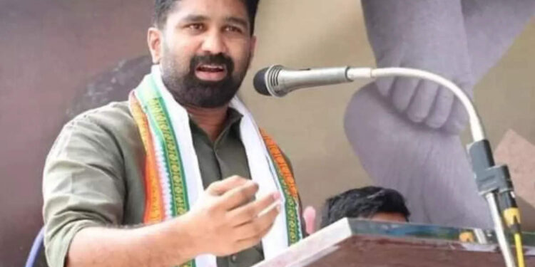 ഇടിച്ചു-തെറിപ്പിച്ചില്ല,-നിസാരമായ-ഒരു-സംഭവം;-കൊയിലാണ്ടി-‘വാഹനാപകടത്തെപ്പറ്റി’-ബൽറാം