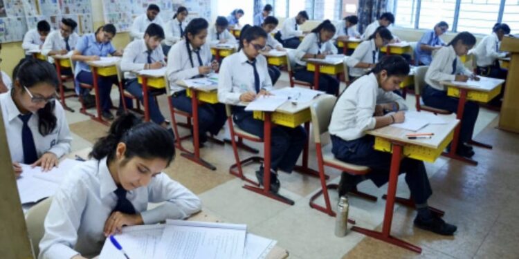 ‘സ്ത്രീ-പുരുഷ-തുല്യത-കുട്ടികളുടെ-അച്ചടക്കം-ഇല്ലാതാക്കി’;-സിബിഎസ്ഇ-ചോദ്യപേപ്പർ-വിവാദത്തിൽ