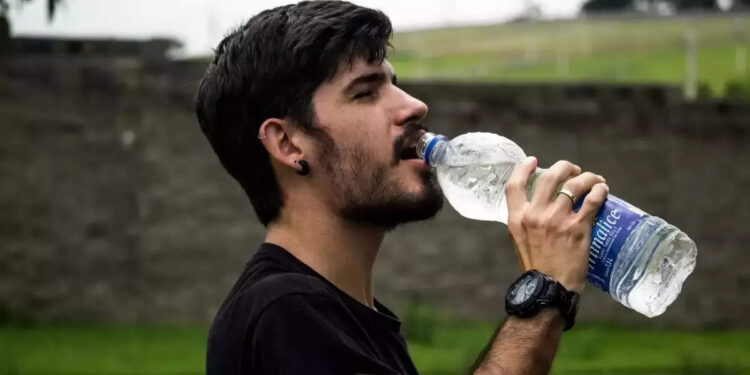 കുപ്പിവെള്ളത്തിനും-‘എക്സ്പയറി-ഡെയ്റ്റ്’,-കാരണമെന്ത്?-ചിന്തിച്ചിട്ടുണ്ടോ