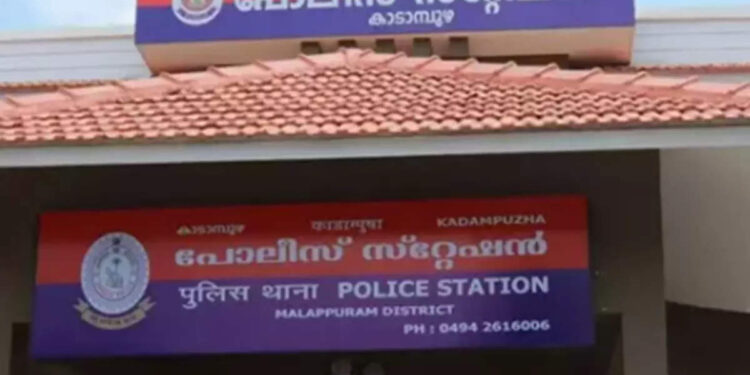 വാഹനാപകടത്തിൽ-മരിച്ചയാളുടെ-ബൈക്ക്-ഉപയോഗിച്ചു;-രണ്ട്-പോലീസുകാർക്ക്-സസ്പെൻഷൻ