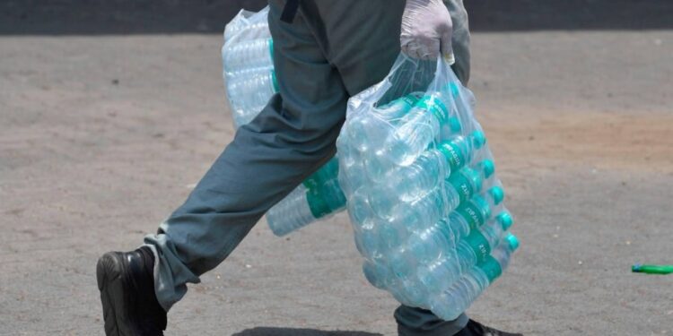 കുപ്പിവെള്ളത്തിന്-വില-കുറച്ച-ഉത്തരവിന്-സ്റ്റേ