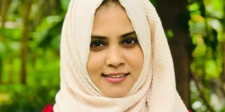 സഖാക്കളുടെ-താരാട്ട്-പാട്ട്-കേട്ടല്ല,-മുസ്ലിം-ലീഗുകാർ-വളർന്നത്;-വിമർശകരോട്-ഫാത്തിമ-തെഹ്ലിയ