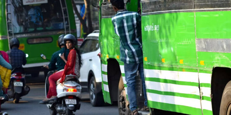 ഉറപ്പുകളൊന്നും-പാലിക്കപ്പെട്ടില്ലെന്ന്-ബസുമടകൾ;-21-മുതൽ-സംസ്ഥാനത്ത്-സ്വകാര്യ-ബസ്-സമരം