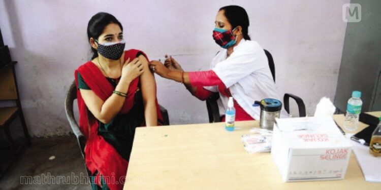 കേരളത്തില്-ഇന്ന്-3471-പേര്ക്ക്-കോവിഡ്-സ്ഥിരീകരിച്ചു;-ആകെ-മരണം-44000-കടന്നു