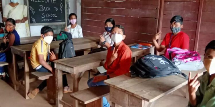 അമേരിക്ക-മുതൽ-ഉ​ഗാണ്ട-വരെ;-ഈ-ഇടുക്കി-സ്കൂൾ-പുതുക്കാൻ-കൂടുന്നവർ