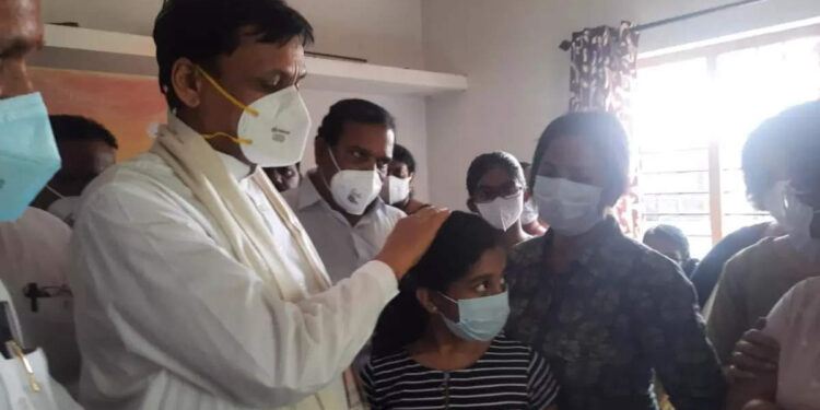 അച്ഛനെ-വിളിച്ച്-വാവിട്ട്-കരഞ്ഞ്-മക്കൾ;-രഞ്ജിത്തിന്‍റെ-മൃതദേഹം-വീട്ടിലെത്തിച്ചു