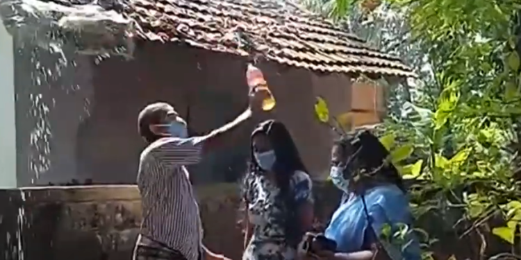 കെ-റെയില്‍-സ്ഥലമേറ്റെടുപ്പ്:-ദേഹത്ത്-പെട്രോളൊഴിച്ച്-കുടുംബത്തിന്റെ-പ്രതിഷേധം