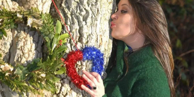 മരത്തെ-കല്യാണം-കഴിച്ച-കെയ്റ്റ്,-മൂന്ന്-വർഷത്തിന്-ശേഷവും-ബന്ധം-‘സ്ട്രോങ്ങ്’