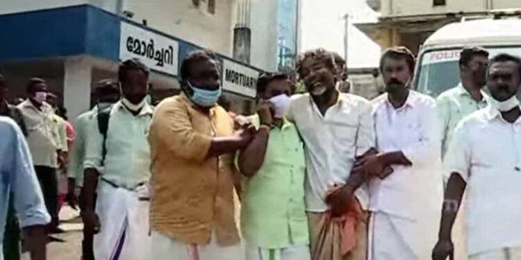 നഷ്ടപരിഹാരം-നല്‍കിയില്ല,-ആത്മഹത്യ-ചെയ്ത-വീട്ടമ്മയുടെ-മൃതദേഹവുമായി-പ്രതിഷേധം