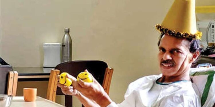 വിടപറയും-മുമ്പേ-മകനെ-വീണ്ടും-വിളിച്ചുവരുത്തി:-പിറന്നാളാഘോഷിച്ച്‌-പത്താം-നാള്‍-വിടപറച്ചില്‍