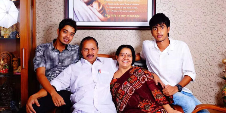 നിങ്ങൾ-വിളിച്ച-മുദ്രാവാക്യത്തിൽ-വിശ്വസിച്ച്-ഞാനും-എന്റെ-മക്കളും-മുന്നോട്ട്-നടക്കുകയാണ്;-നന്ദി-പറഞ്ഞ്-ഉമ-തോമസ്