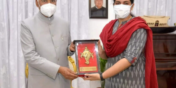 രാഷ്ട്രപതിയുടെ-പ്രൈവറ്റ്-സെക്രട്ടറി-വിളിച്ചു,-മേയറെ-നേരിൽ-കാണണമെന്ന്-പറഞ്ഞു;-കൂടിക്കാഴ്ച-വിവരിച്ച്-ആര്യ-രാജേന്ദ്രൻ