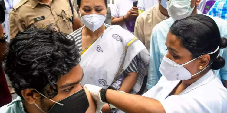 അർഹരായവർ-15-ലക്ഷത്തോളം-പേർ,-നൽകുക-കൊവാക്സിൻ;-കേരളത്തിൽ-കുട്ടികളുടെ-വാക്‌സിനേഷന്-പ്രത്യേകം-സംവിധാനം