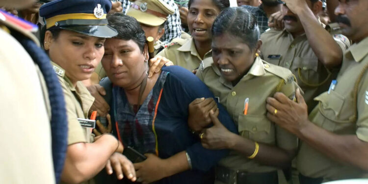 ശബരിമല-കയറിയ-ബിന്ദു-അമ്മിണിയും-കനദുർ​ഗ്ഗയും-ഇപ്പോൾ-എവിടെയാണ്?