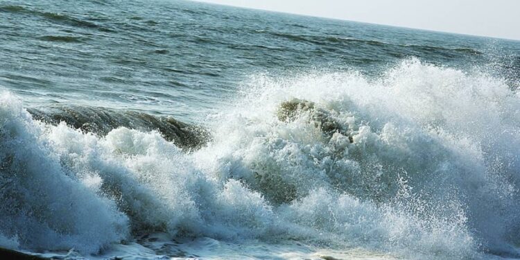 പൊന്നാനിയില്‍നിന്ന്-വെള്ളിയാഴ്ച-മത്സ്യബന്ധനത്തിനുപോയ-3-പേര്‍-തിരിച്ചെത്തിയില്ല;-തിരച്ചില്‍-തുടങ്ങി