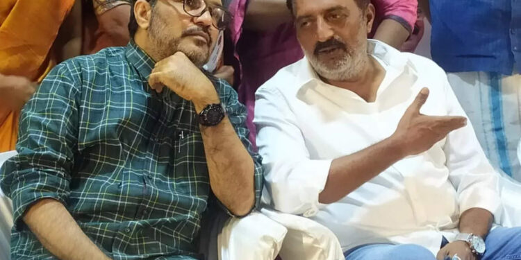 ദൈവത്തിന്‍റെ-സ്വന്തം-നാട്-രാക്ഷസന്മാരെ-പടിക്കു-പുറത്തു-നിർത്തുന്നു;-ശ്വാസം-വിടാൻ-ഇവിടെ-വരണം:-പ്രകാശ്-രാജ്