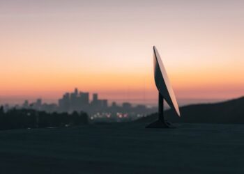 കേബിള്‍-വേണ്ട,-വരുന്നത്-സാറ്റലൈറ്റ്-ഇന്റര്‍നെറ്റിന്റെ-കാലം-|-in-depth