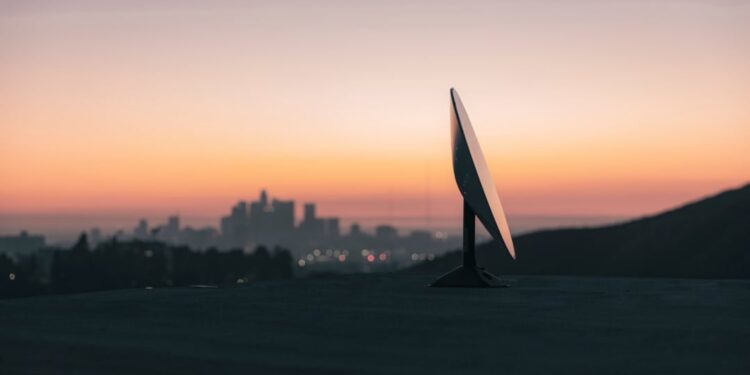 കേബിള്‍-വേണ്ട,-വരുന്നത്-സാറ്റലൈറ്റ്-ഇന്റര്‍നെറ്റിന്റെ-കാലം-|-in-depth