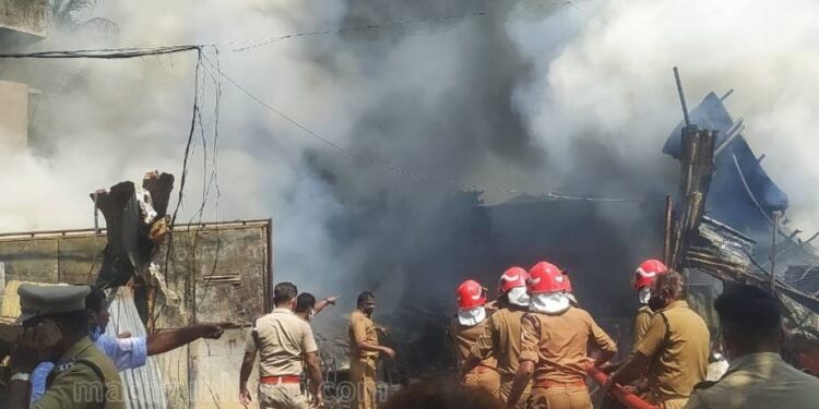 തിരുവനന്തപുരം-നഗരത്തിലെ-ആക്രി-ഗോഡൗണില്‍-വന്‍-തീപ്പിടിത്തം;-സമീപവാസികളെ-ഒഴിപ്പിച്ചു