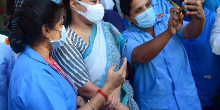 കുട്ടികൾക്കായി-551-കേന്ദ്രങ്ങൾ;-വാക്‌സിനേഷന്‍-സമയബന്ധിതമായി-പൂര്‍ത്തിയാക്കും:-മന്ത്രി-വീണാ-ജോര്‍ജ്