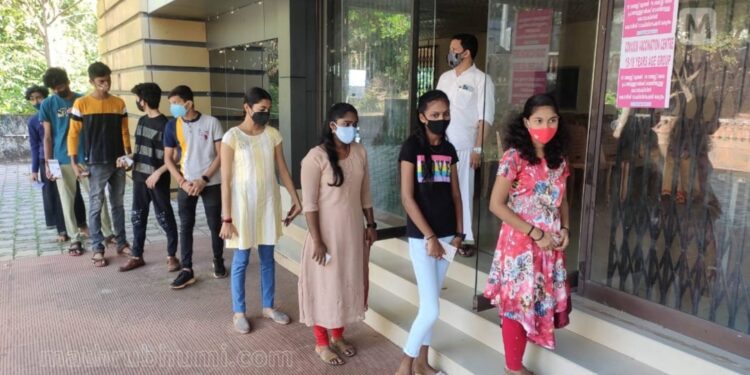 ആദ്യ-ദിനം-വാക്‌സിന്‍-സ്വീകരിച്ചത്-38,417-കുട്ടികള്‍;-ഏറ്റവും-മുന്നില്‍-തിരുവനന്തപുരം