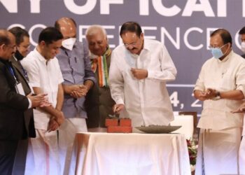 എം-എ-യൂസഫലി-അന്താരാഷ്ട്ര-സമൂഹത്തിന്-മുന്നില്‍-തിളങ്ങുന്ന-മാതൃക:-ഉപരാഷ്ട്രപതി