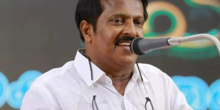 പാലക്കാട്ടെ-ഡിസിസി-വൈസ്-പ്രസിഡന്റ്-തോക്കും-തിരകളുമായി-കോയമ്പത്തൂര്-വിമാനത്താവളത്തില്-പിടിയിൽ