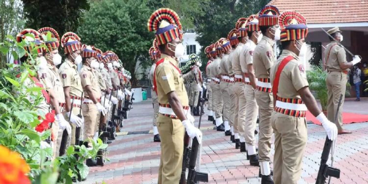 കേരള-പോലീസിൽ-ഇനി-ട്രാന്‍സ്​ജെൻഡേഴ്‌സും?-ആലോചനയുമായി-ആഭ്യന്തരവകുപ്പ്