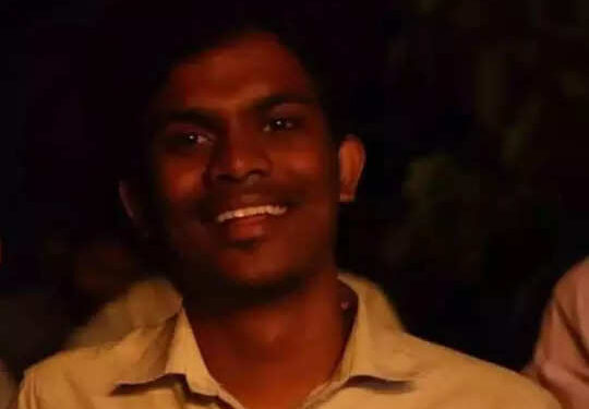 പൊട്ടിക്കരഞ്ഞ്-അമ്മ;-ധീരജ്-എസ്എഫ്ഐയുമായി-അടുക്കുന്നത്-കോളേജിൽ-എത്തിയ-ശേഷം