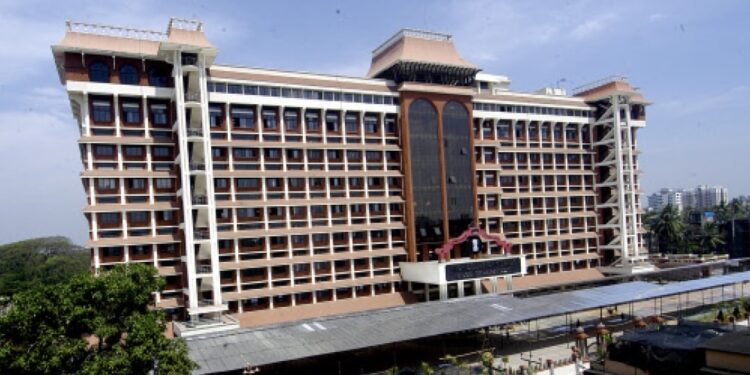 പോർവിളിച്ച്-നടപ്പിലാക്കേണ്ട-പദ്ധതിയല്ല-കെ-റെയിൽ;-കേന്ദ്രം-നിലപാട്-വ്യക്തമാക്കണമെന്ന്-ഹൈക്കോടതി