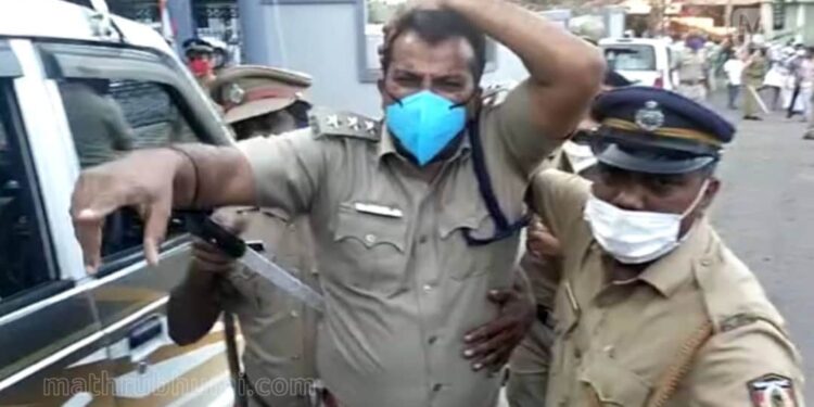 മൂവാറ്റുപുഴയില്‍-സിപി.എം-–-കോണ്‍ഗ്രസ്-സംഘര്‍ഷം;-പോലീസ്-ഉദ്യോഗസ്ഥരടക്കം-നിരവധി-പേര്‍ക്ക്-പരിക്ക്