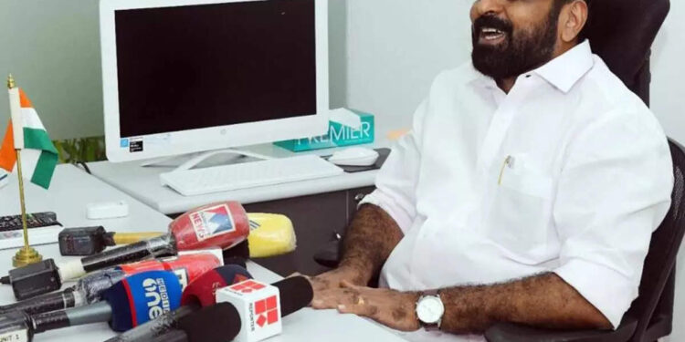 പേപ്പട്ടിയെപ്പോലെ-ആളുകളെ-കൊല്ലാൻ-നടന്നാൽ-സുധാകരനെ-തല്ലിക്കൊല്ലാൻ-ഇവിടെ-ആളുണ്ട്:-കെ-പി-അനിൽ-കുമാർ