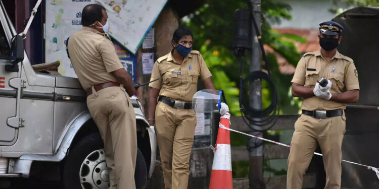 ഫേസ്ബുക്കിൽ-എഴുതുന്നതല്ല,-ഷെയർ-ചെയ്യുന്നതാണ്-കുറ്റം!-60-പേർക്ക്-എതിരെ-കേസ്