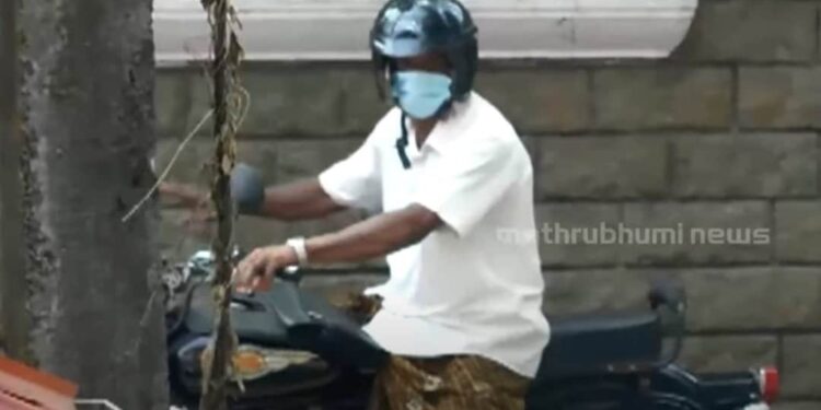 വനിതാ-ഹോസ്റ്റലിന്-മുന്നില്‍-പട്ടാപ്പകല്‍-നഗ്നതാ-പ്രദര്‍ശനം;-ദൃശ്യങ്ങള്‍-പുറത്ത്