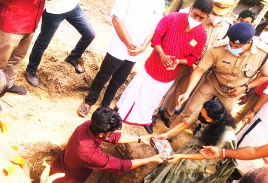 ഭൂമിയും- വീടും-പൊലീസ്‌-വക;-വിദ്യാർത്ഥിക്ക്-കിടപ്പാടമൊരുക്കാൻ-ആലപ്പുഴ-പൊലീസ്-സഹകരണ-സംഘം